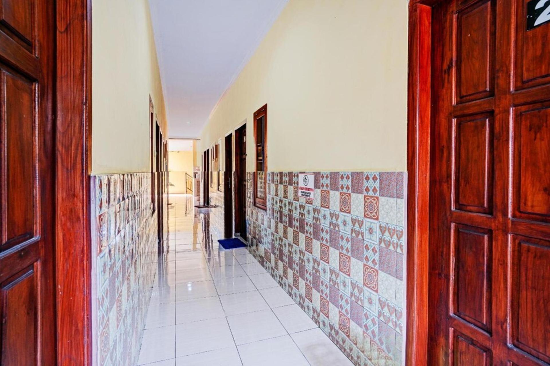 Kediri Homes Guest House Esterno foto